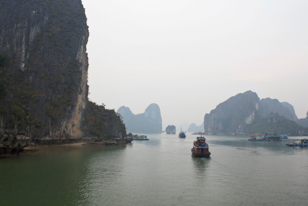 03-Halong Bay in hazy weather.jpg - Halong Bay in hazy weather